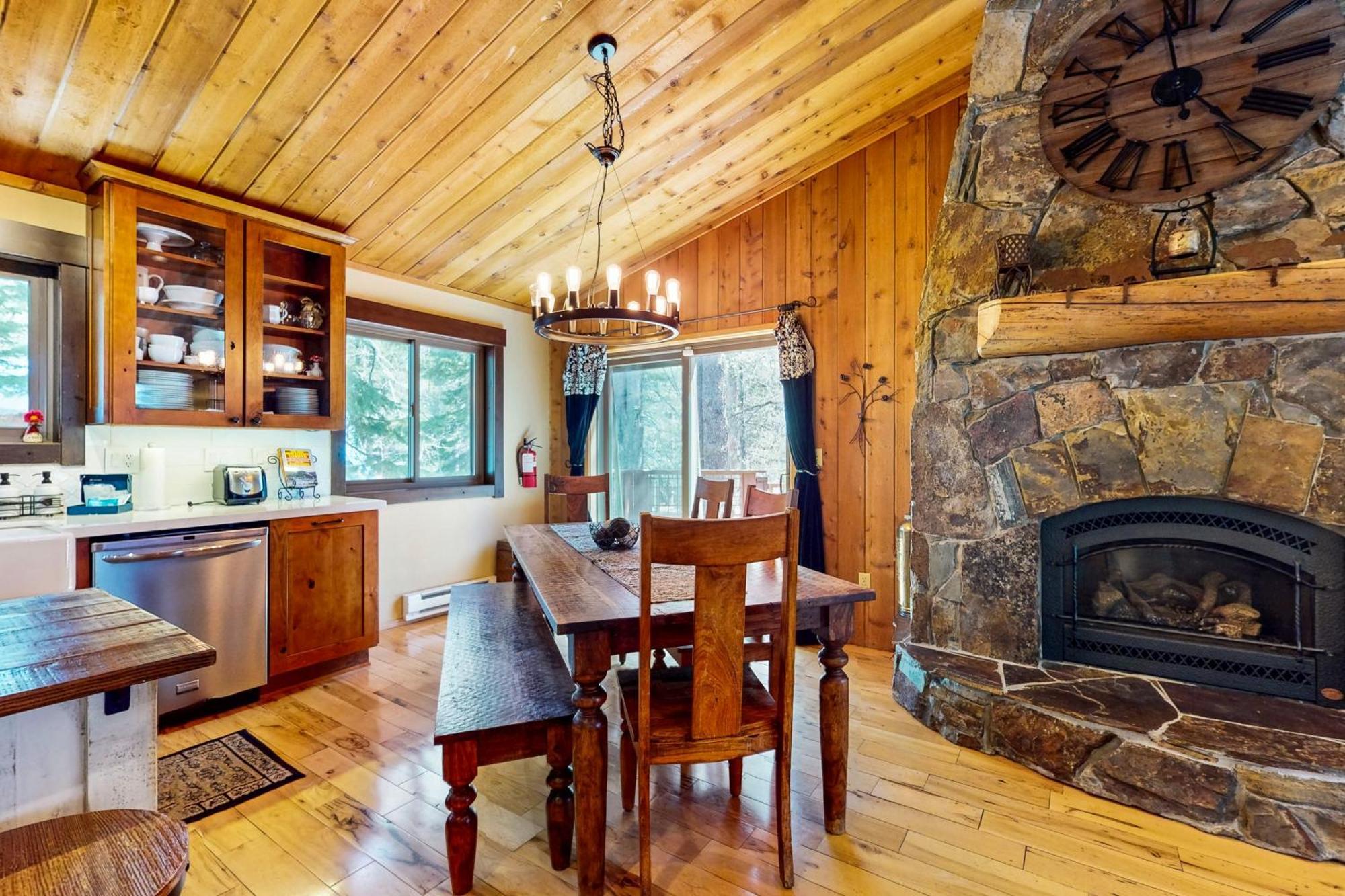 Tastefully-Updated, Classic Tahoe Family Home Truckee Exterior foto